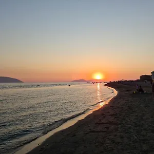 Appartamento Modern And Cozy 150 Meters From The Beach, 750 Meters From Lungo Mare, Vlorë