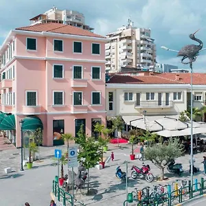 city-center-apartament.hotels-in-tirana.com/